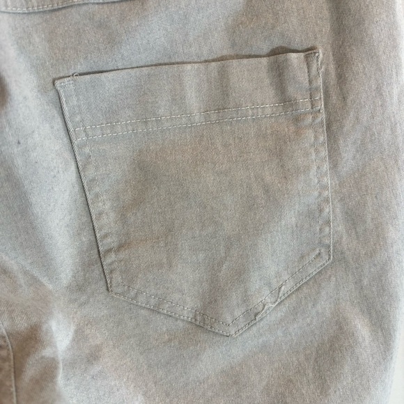 HUE Sz XL Sunwashed Ultra Soft Denim Capri Cropped In Gray Dove NEW WITH TAGS - Picture 6 of 10